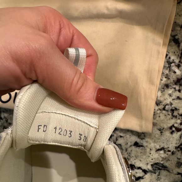 Louis Vuitton Sneakers Sz 38 - Picture 7 of 9